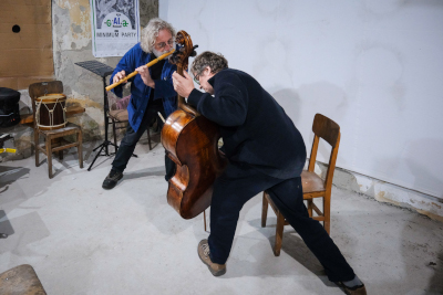 Miquèu Montanaro és Márkos Albert zenélnek